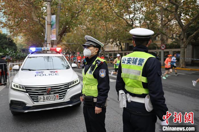 2022上海马拉松开跑:在城市肌理中展开的赛事,