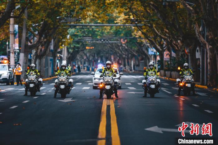 2022上海马拉松开跑:在城市肌理中展开的赛事,