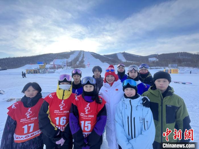 广西在十四冬单板滑雪公开组女子大跳台夺冠，