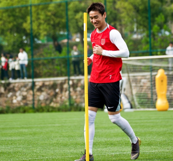 成都蓉城国脚疲劳迎战青岛西海岸 赛程争议引球