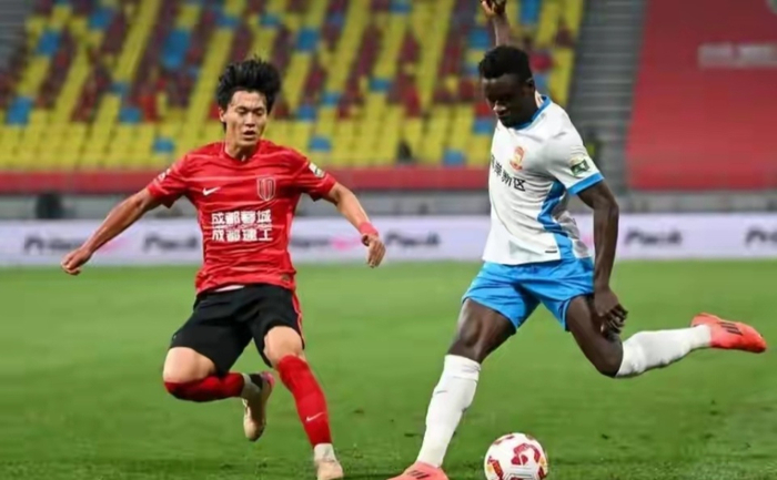 成都蓉城国脚疲劳迎战青岛西海岸 赛程争议引球