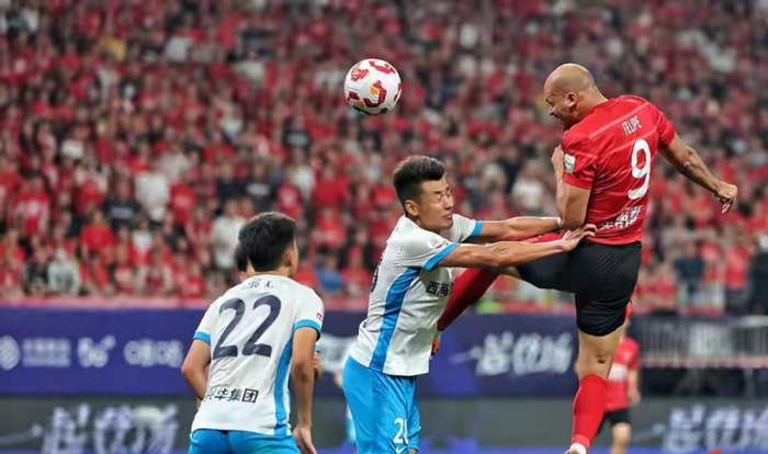 成都蓉城国脚疲劳迎战青岛西海岸 赛程争议引球